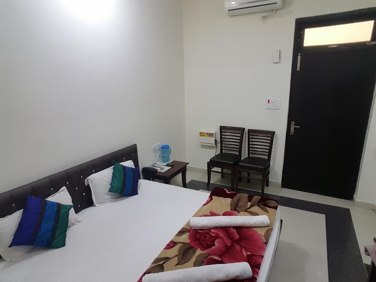 Hotel Ramneek Amritsar Exterior foto